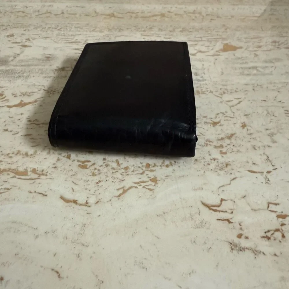 Black leather Men’s bifold wallet Mclean leather center *please read description